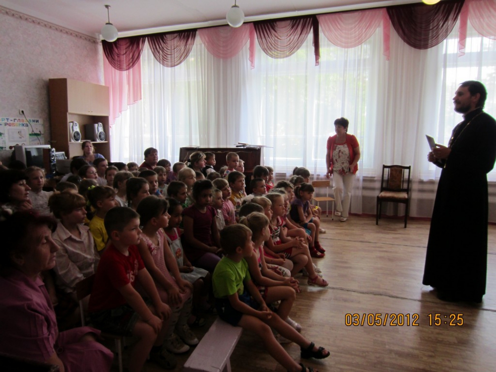 Выступление учащихся Воскресной школы в Детском саду03 Май 2012